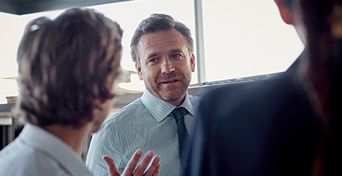 man talking to coworker