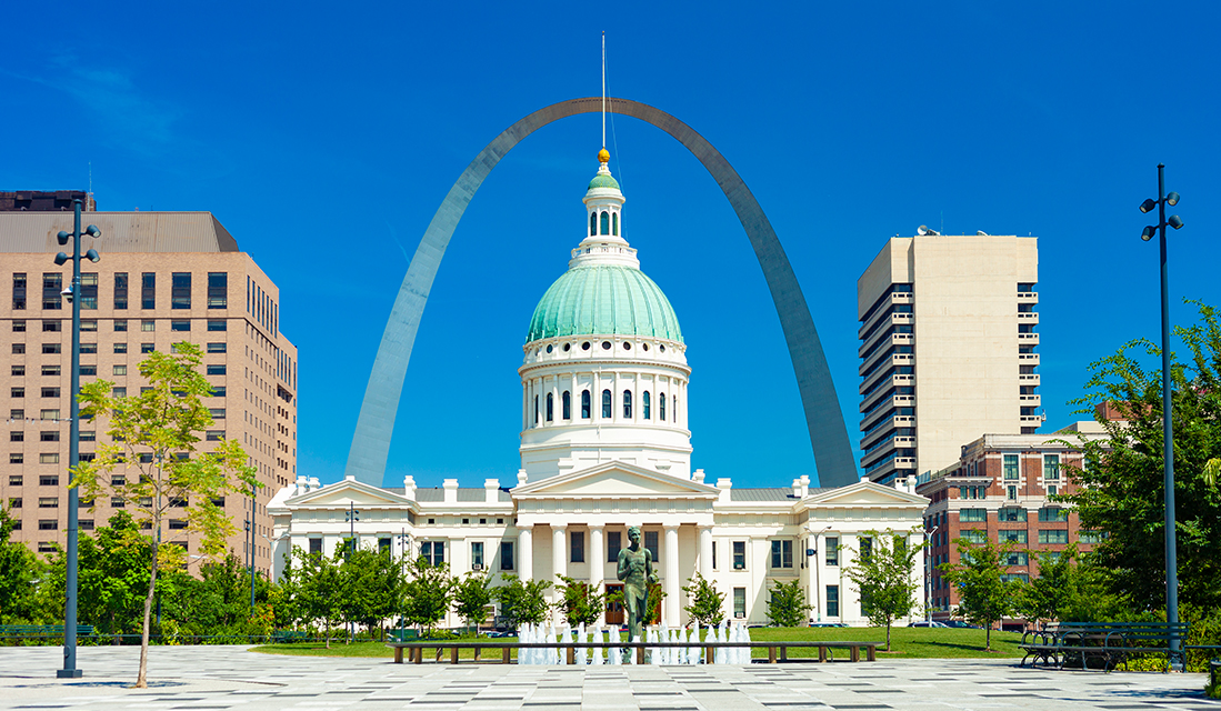 st. louis old court house and arch